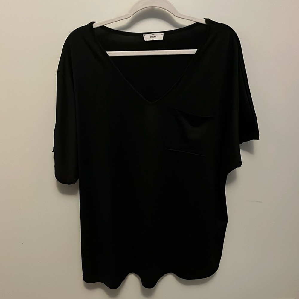 Entro Women’s size XL oversized black boutique v neck shirt with front pocket